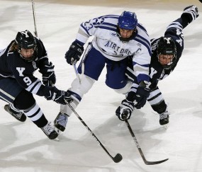开云体育登录-湖人血拼掘金，伦纳德成为全场焦点，一场颠覆预期的错位对决