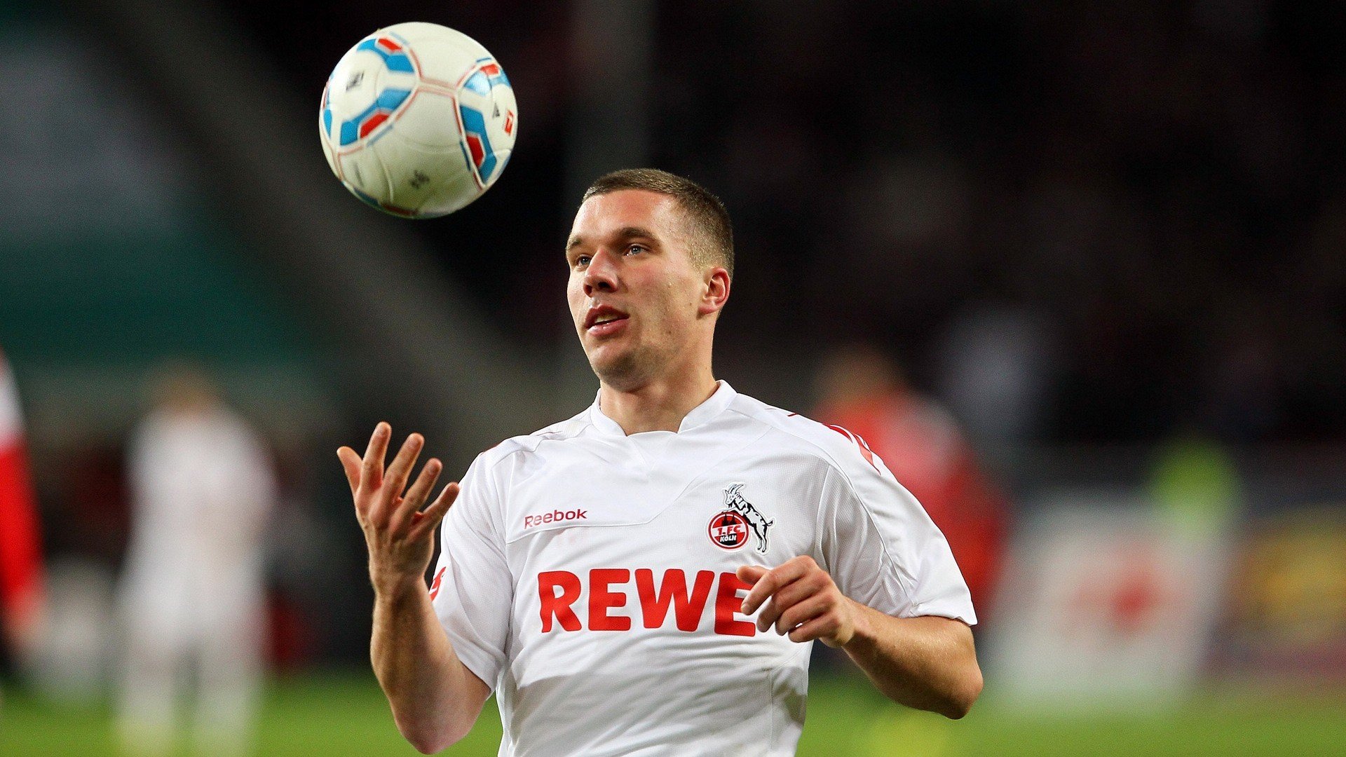 本泽马F1首秀接管比赛,巴萨式悬念终结令牙买加赛道窒息